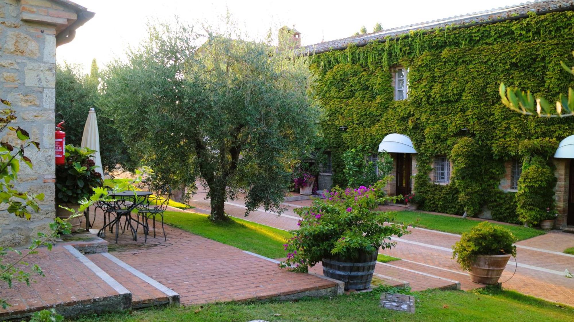 Agriturismo La Sovana Сартеано Екстериор снимка